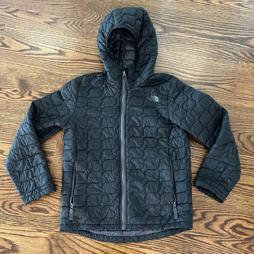 North Face boys jacket size 10/12 black